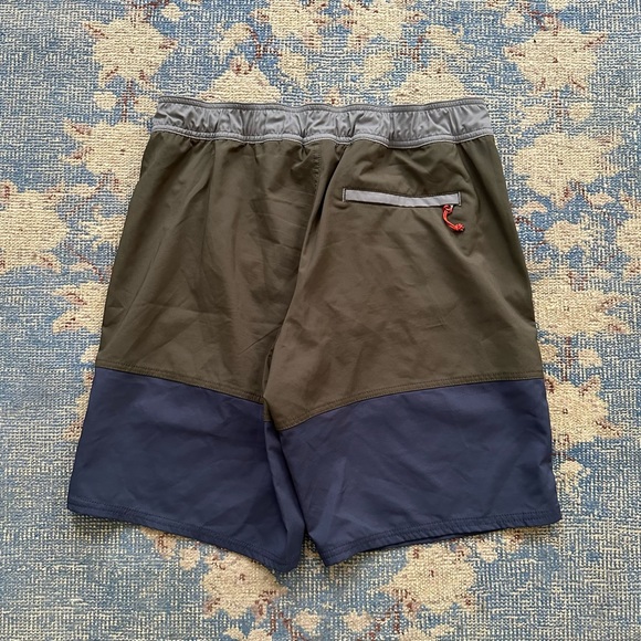 L.L. Bean Traverse Board Shorts M - Picture 2 of 3